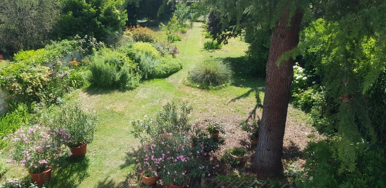 Maison Anne Face To Park In Vernon Giverny Bagian luar foto