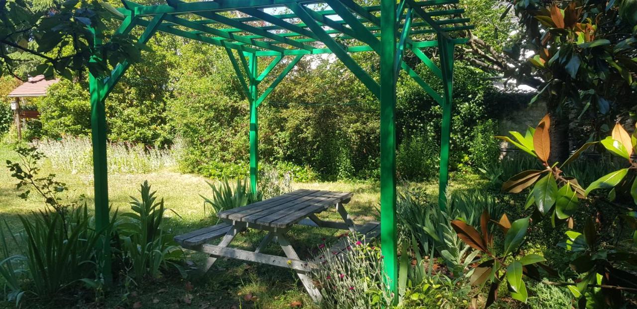 Maison Anne Face To Park In Vernon Giverny Bagian luar foto
